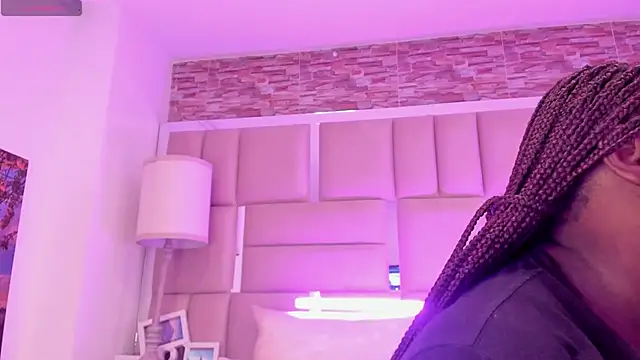 ShaniaBrownn online show from April 29, 7:53 pm