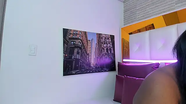 ShaniaBrownn online show from December 3, 8:08 pm