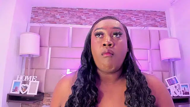 ShaniaBrownn online show from March 10, 7:40 pm