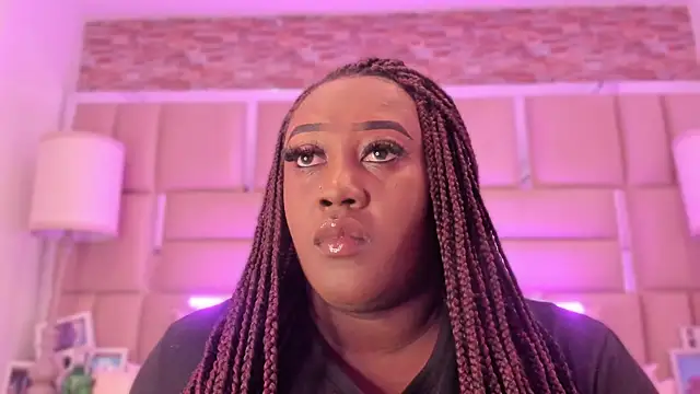 ShaniaBrownn online show from May 29, 7:42 pm