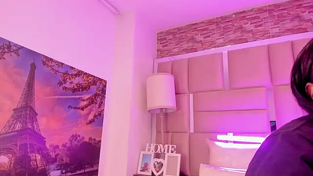 ShaniaBrownn online show from February 24, 7:48 pm