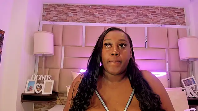 ShaniaBrownn online show from February 14, 12:27 pm