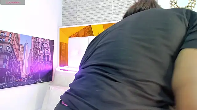 ShaniaBrownn online show from October 24, 7:57 pm