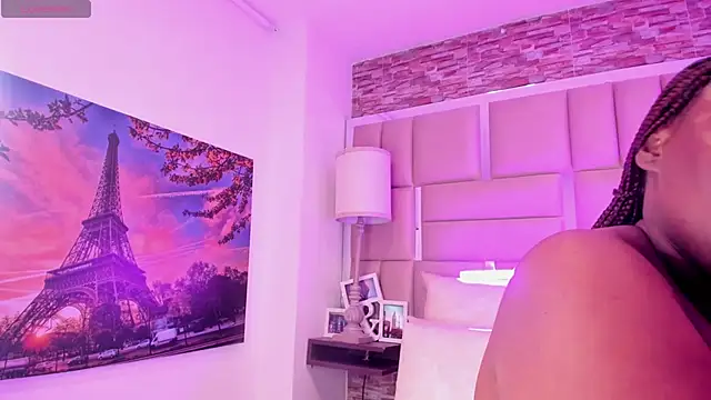 ShaniaBrownn online show from April 8, 7:59 pm