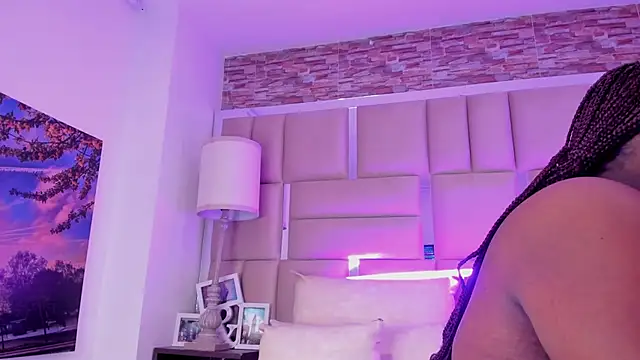 ShaniaBrownn online show from March 28, 6:31 pm