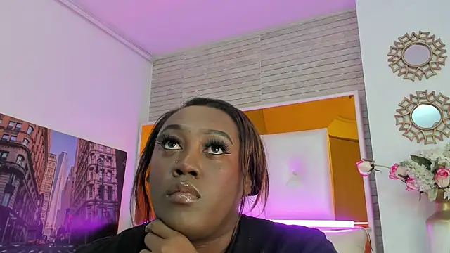 ShaniaBrownn online show from October 25, 7:47 pm