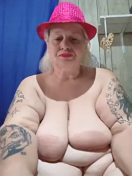 Snapshot of DavisDesires chatting on June 16, 12:27 pm DavisDesires online show from June 16, 12:27 pm