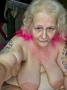 DavisDesires online show from February 19, 9:01 pm