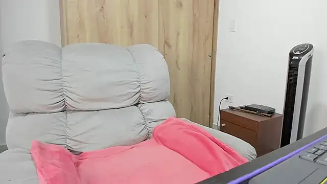 xspecialoomx online show from March 31, 1:13 pm