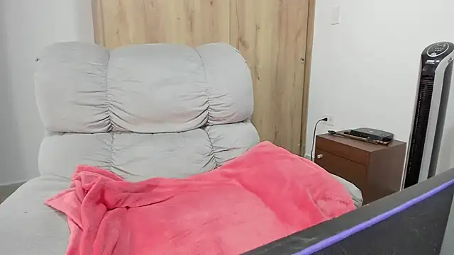 xspecialoomx online show from March 28, 1:34 pm