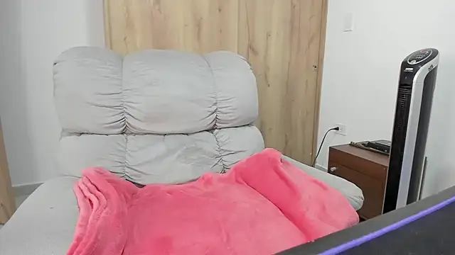 xspecialoomx online show from April 15, 7:51 pm