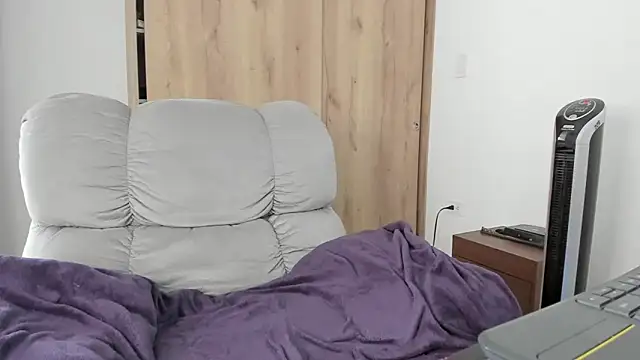 xspecialoomx online show from April 10, 7:21 pm