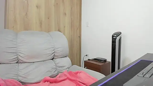 xspecialoomx online show from March 20, 1:01 pm