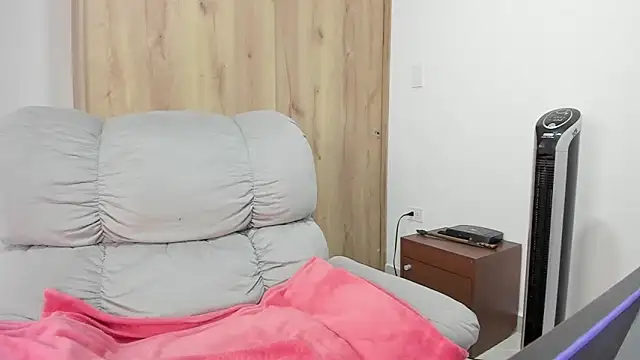 xspecialoomx online show from March 22, 1:23 pm