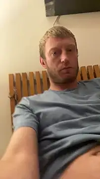 Snapshot of rippedbritish chatting on November 16, 8:35 pm rippedbritish online show from November 16, 8:35 pm