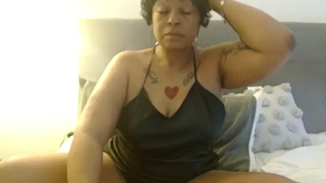 MSweetLindaParks online show from March 31, 11:18 pm