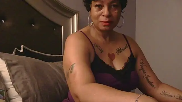 Snapshot of MSweetLindaParks chatting on January 17, 5:22 am MSweetLindaParks online show from January 17, 5:22 am