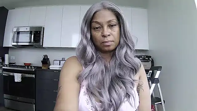 MSweetLindaParks online show from July 7, 11:25 am