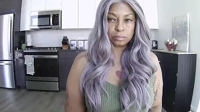 MSweetLindaParks online show from July 17, 8:28 pm