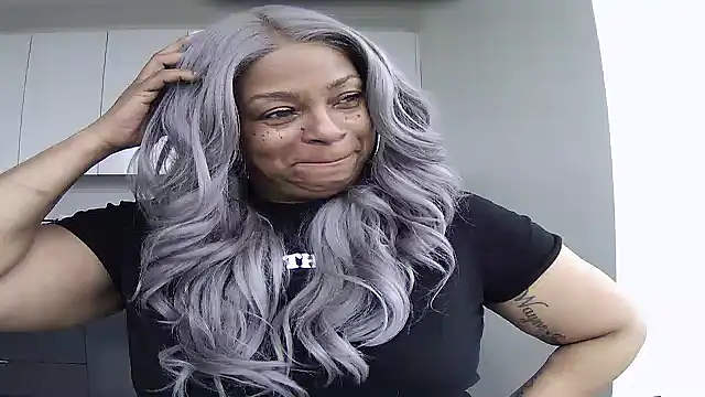 MSweetLindaParks online show from May 23, 11:42 am