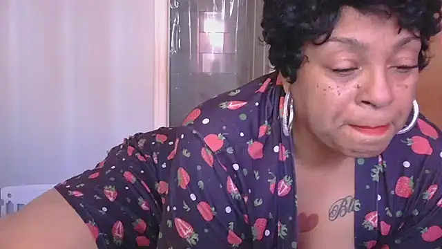 Snapshot of MSweetLindaParks chatting on December 3, 7:02 pm MSweetLindaParks online show from December 3, 7:02 pm