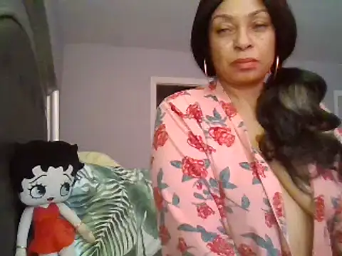 Snapshot of MSweetLindaParks chatting on February 15, 3:17 pm MSweetLindaParks online show from February 15, 3:17 pm