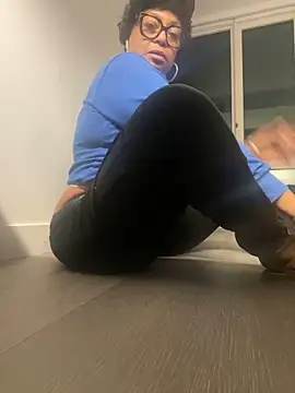 MSweetLindaParks online show from March 27, 12:08 am