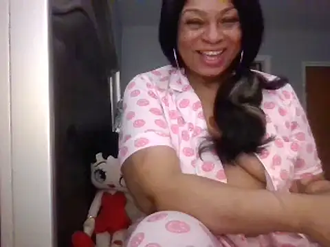 Snapshot of MSweetLindaParks chatting on February 1, 7:47 am MSweetLindaParks online show from February 1, 7:47 am