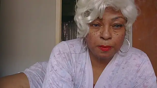 Snapshot of MSweetLindaParks chatting on October 5, 4:20 pm MSweetLindaParks online show from October 5, 4:20 pm