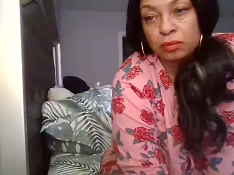 Snapshot of MSweetLindaParks chatting on February 15, 9:06 pm MSweetLindaParks online show from February 15, 9:06 pm