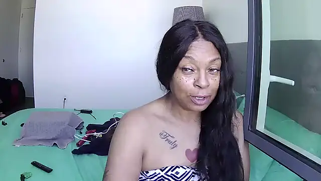 MSweetLindaParks online show from June 24, 4:16 pm