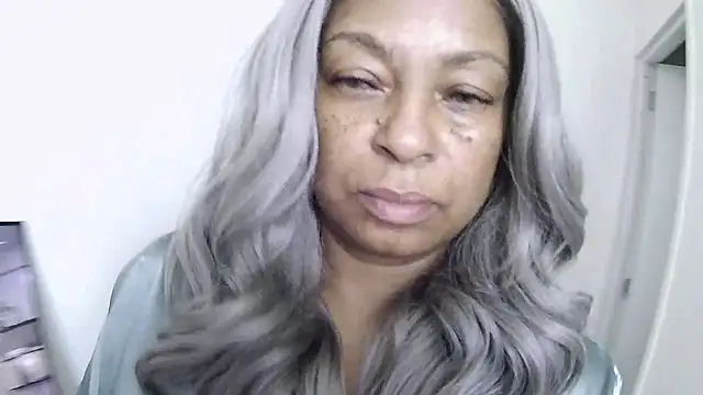 MSweetLindaParks online show from July 16, 2:14 pm