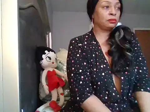 Snapshot of MSweetLindaParks chatting on February 16, 3:05 pm MSweetLindaParks online show from February 16, 3:05 pm