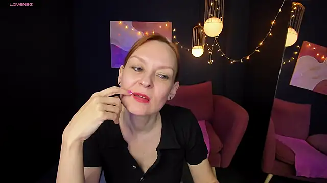 Snapshot of NikaGentle chatting on February 9, 11:36 am NikaGentle online show from February 9, 11:36 am