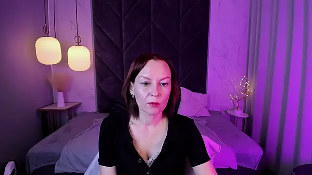 Snapshot of NikaGentle chatting on October 19, 5:32 am NikaGentle online show from October 19, 5:32 am