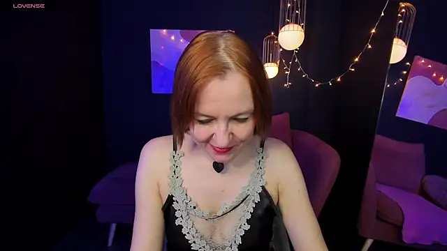 Snapshot of NikaGentle chatting on February 9, 8:32 am NikaGentle online show from February 9, 8:32 am