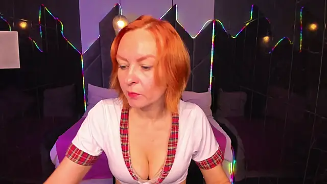 Snapshot of NikaGentle chatting on October 5, 5:31 am NikaGentle online show from October 5, 5:31 am