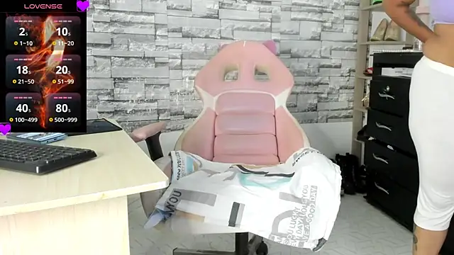Snapshot of hot-timefun chatting on June 10, 8:32 pm hot-timefun online show from June 10, 8:32 pm