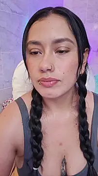 Snapshot of LauraRuiz1 chatting on June 19, 12:05 am LauraRuiz1 online show from June 19, 12:05 am