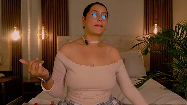 LauraRuiz1 online show from July 19, 3:42 pm