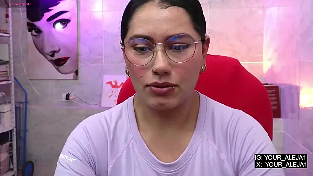 Snapshot of LauraRuiz1 chatting on May 16, 12:53 am LauraRuiz1 online show from May 16, 12:53 am