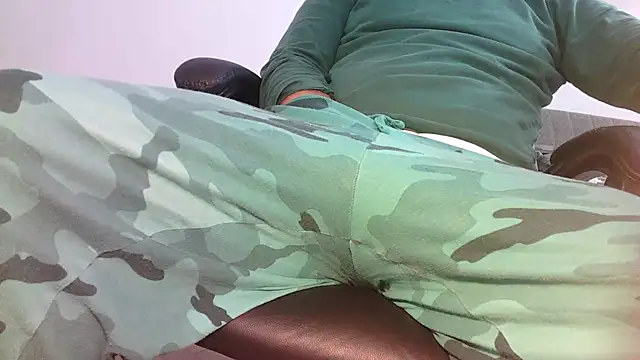 Snapshot of Red_Maister chatting on February 22, 12:57 am Red Maister online show from February 22, 12:57 am