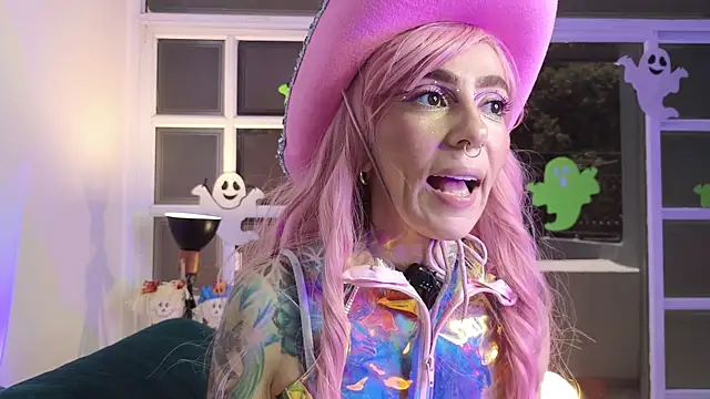 Snapshot of Evangelyne_1 chatting on October 31, 4:36 pm Evangelyne 1 online show from October 31, 4:36 pm