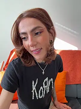 Snapshot of Evangelyne_1 chatting on November 21, 1:21 pm Evangelyne 1 online show from November 21, 1:21 pm