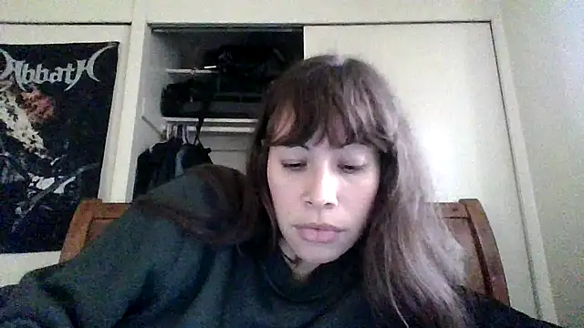 Snapshot of petitedoll29 chatting on December 6, 10:57 pm petitedoll29 online show from December 6, 10:57 pm