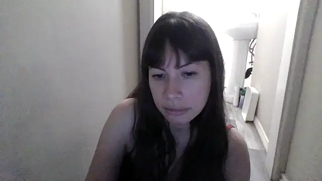 Snapshot of petitedoll29 chatting on November 10, 1:32 am petitedoll29 online show from November 10, 1:32 am