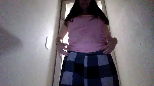 Snapshot of petitedoll29 chatting on November 5, 8:56 pm petitedoll29 online show from November 5, 8:56 pm