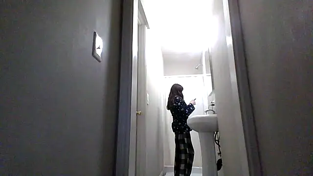 Snapshot of petitedoll29 chatting on November 18, 8:23 pm petitedoll29 online show from November 18, 8:23 pm