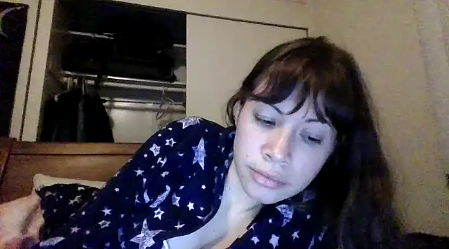 Snapshot of petitedoll29 chatting on December 6, 7:26 am petitedoll29 online show from December 6, 7:26 am