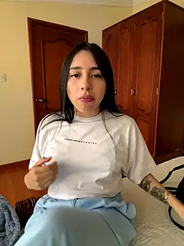 Snapshot of isabella_jade chatting on October 6, 1:23 pm isabella jade online show from October 6, 1:23 pm